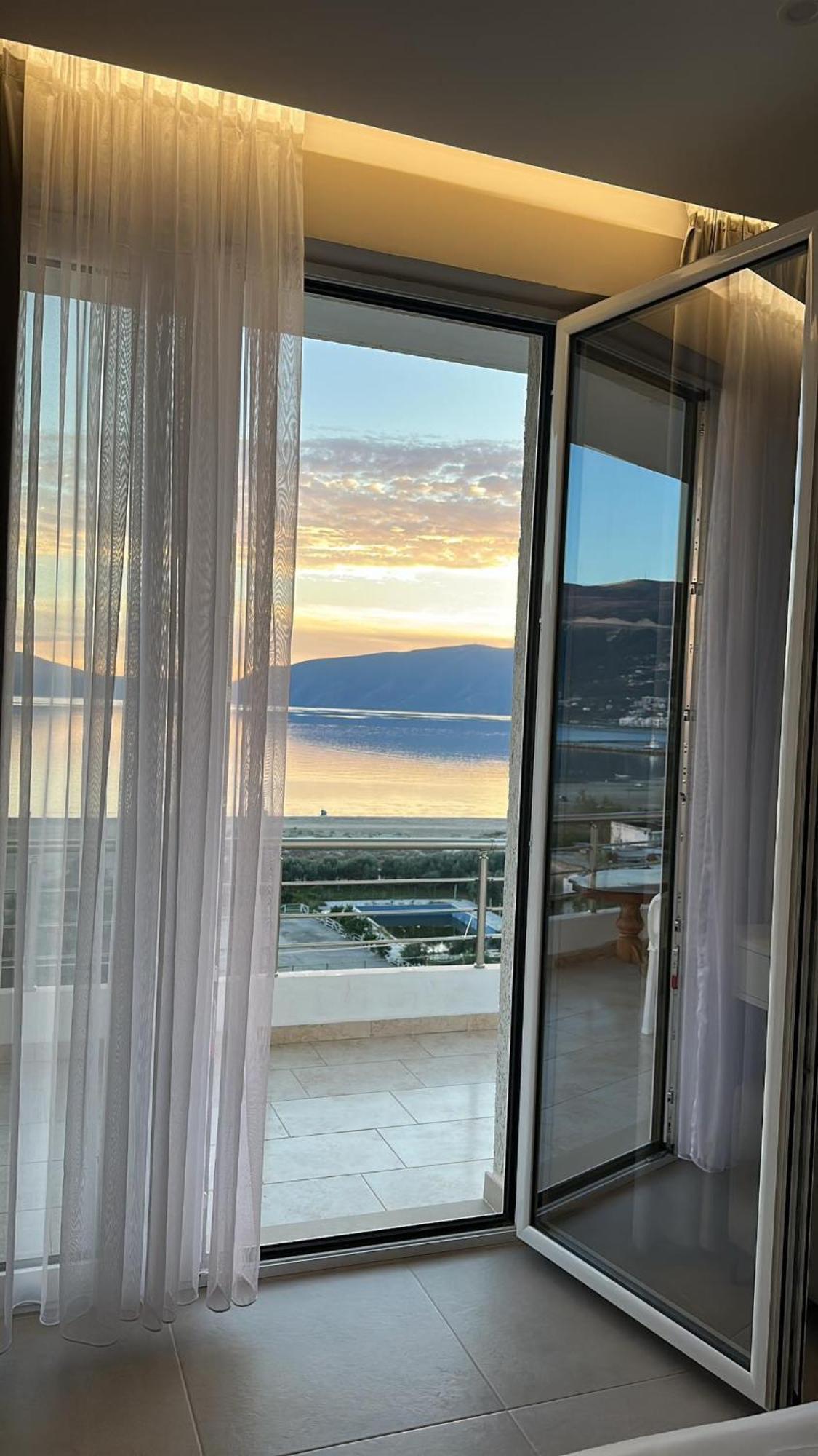 Sea View Apartment Luxury Влёра Экстерьер фото