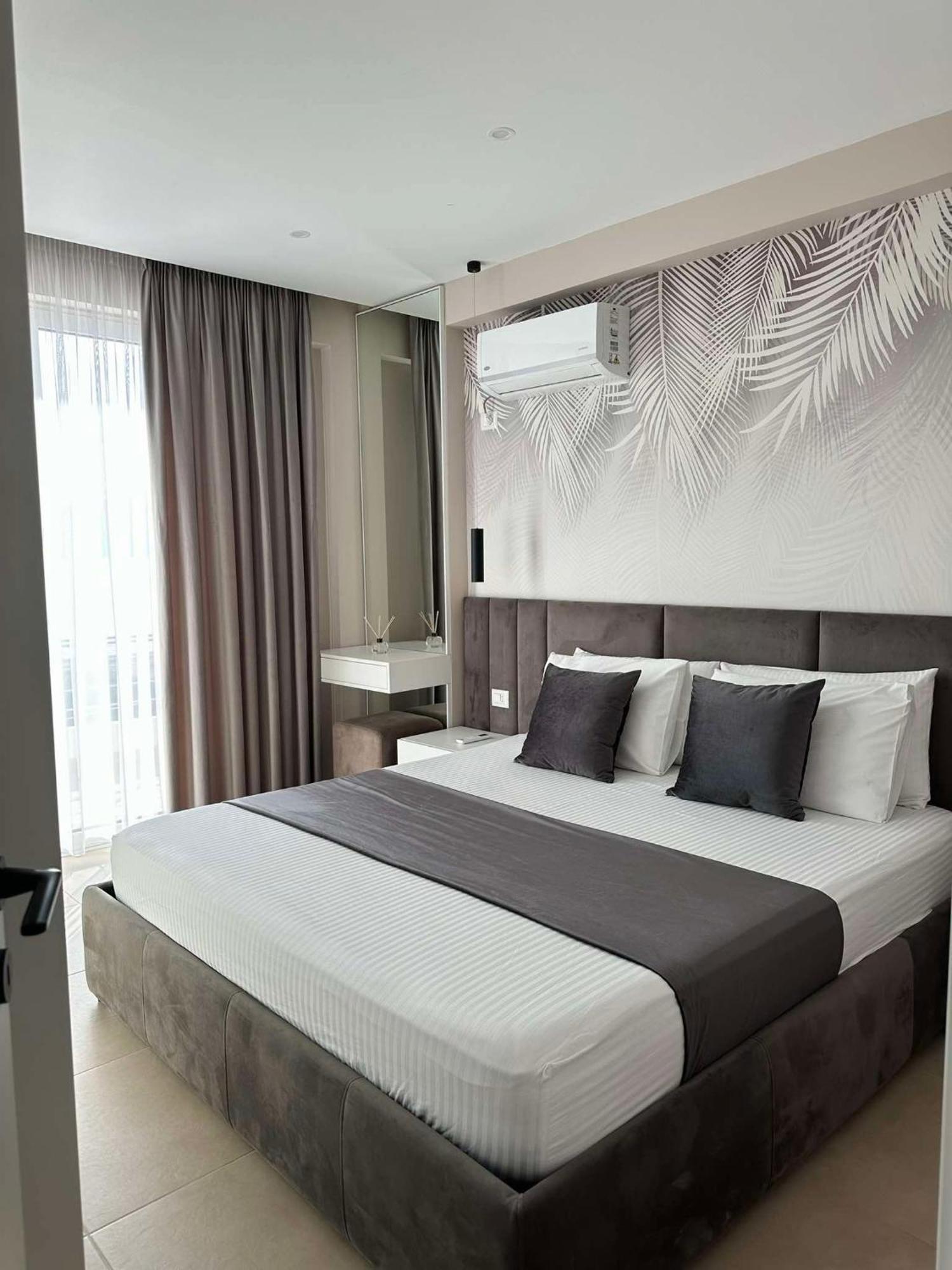 Sea View Apartment Luxury Влёра Экстерьер фото